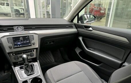 Volkswagen Passat B8 рестайлинг, 2017 год, 1 769 000 рублей, 13 фотография