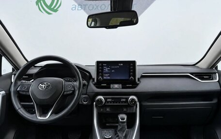 Toyota RAV4, 2020 год, 2 490 000 рублей, 14 фотография