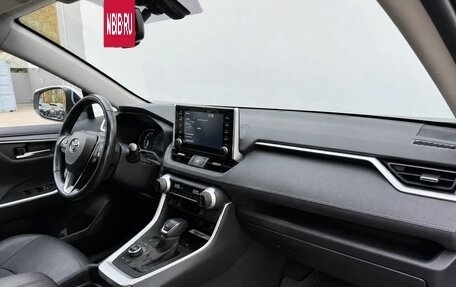 Toyota RAV4, 2020 год, 2 490 000 рублей, 10 фотография