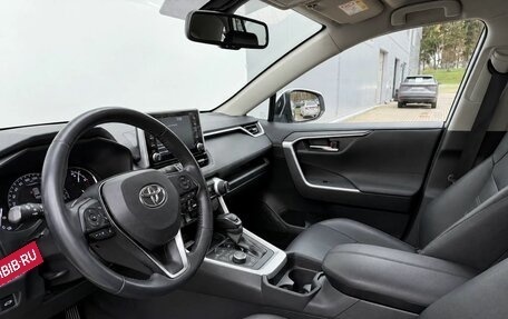 Toyota RAV4, 2020 год, 2 490 000 рублей, 9 фотография