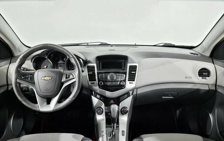 Chevrolet Cruze II, 2010 год, 780 000 рублей, 5 фотография