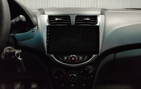 Hyundai Solaris II рестайлинг, 2011 год, 695 000 рублей, 12 фотография