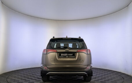 Toyota RAV4, 2018 год, 2 630 000 рублей, 6 фотография