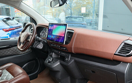Peugeot Traveller I, 2018 год, 2 690 000 рублей, 7 фотография