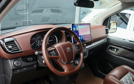 Peugeot Traveller I, 2018 год, 2 690 000 рублей, 14 фотография