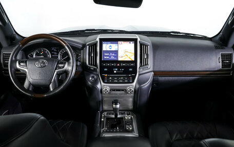 Toyota Land Cruiser 200, 2017 год, 6 590 000 рублей, 13 фотография