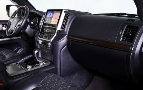 Toyota Land Cruiser 200, 2017 год, 6 590 000 рублей, 10 фотография