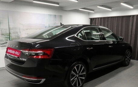 Skoda Superb III рестайлинг, 2025 год, 3 200 000 рублей, 4 фотография