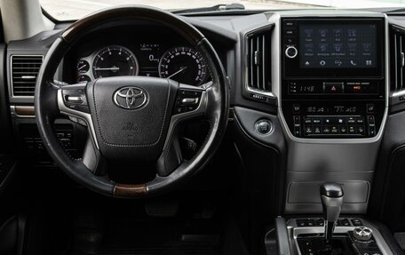 Toyota Land Cruiser 200, 2015 год, 4 999 000 рублей, 20 фотография