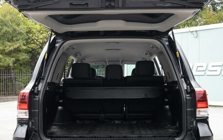 Toyota Land Cruiser 200, 2015 год, 4 999 000 рублей, 34 фотография