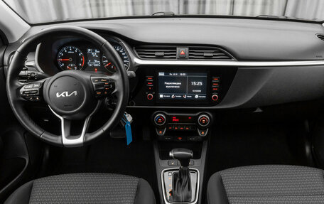 KIA Rio IV, 2021 год, 1 880 000 рублей, 8 фотография