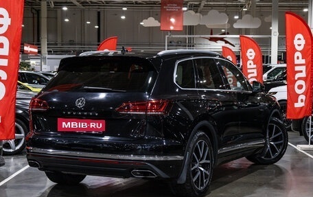Volkswagen Touareg III, 2018 год, 4 390 000 рублей, 6 фотография