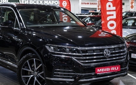 Volkswagen Touareg III, 2018 год, 4 390 000 рублей, 5 фотография