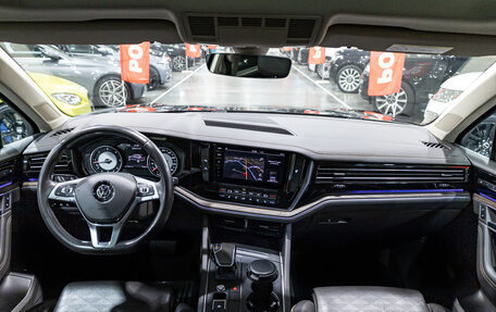Volkswagen Touareg III, 2018 год, 4 390 000 рублей, 15 фотография
