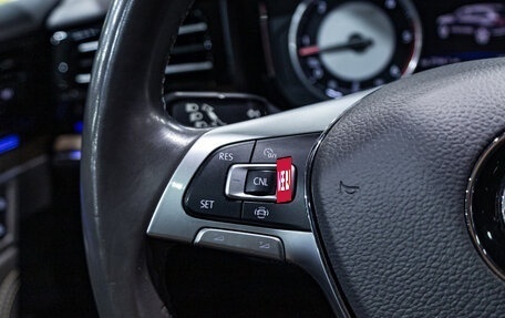 Volkswagen Touareg III, 2018 год, 4 390 000 рублей, 12 фотография