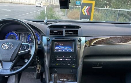 Toyota Camry, 2017 год, 1 900 000 рублей, 2 фотография