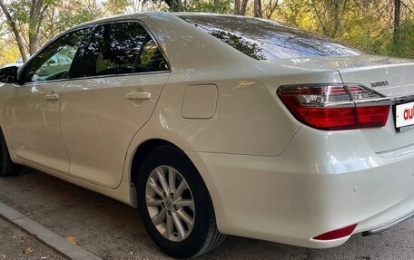 Toyota Camry, 2017 год, 1 900 000 рублей, 3 фотография