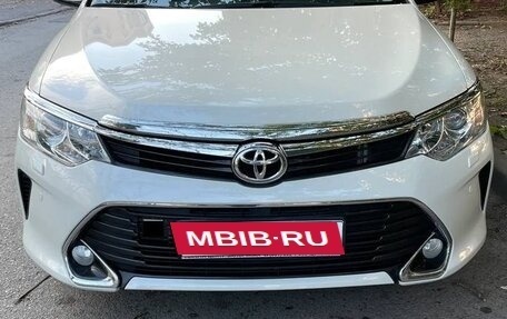 Toyota Camry, 2017 год, 1 900 000 рублей, 6 фотография