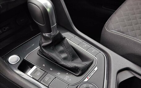 Volkswagen Tiguan II, 2018 год, 3 150 000 рублей, 23 фотография