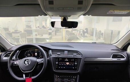 Volkswagen Tiguan II, 2018 год, 3 150 000 рублей, 17 фотография