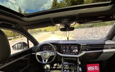 Volkswagen Touareg III, 2019 год, 4 100 000 рублей, 3 фотография