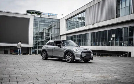 MINI Hatch, 2023 год, 1 685 000 рублей, 2 фотография