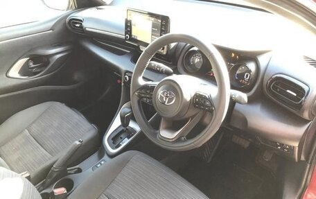 Toyota Yaris, 2023 год, 1 180 000 рублей, 6 фотография