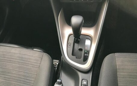 Toyota Yaris, 2023 год, 1 180 000 рублей, 12 фотография