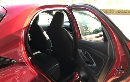 Toyota Yaris, 2023 год, 1 180 000 рублей, 10 фотография
