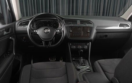 Volkswagen Tiguan II, 2017 год, 3 109 000 рублей, 6 фотография