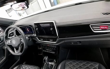 Volkswagen T-Roc I, 2023 год, 2 682 000 рублей, 7 фотография