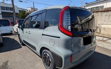 Toyota Sienta, 2023 год, 1 399 000 рублей, 3 фотография