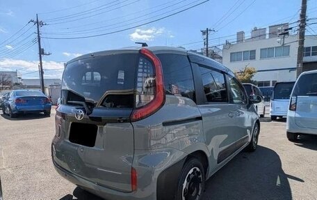 Toyota Sienta, 2023 год, 1 399 000 рублей, 5 фотография