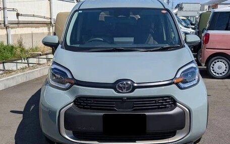 Toyota Sienta, 2023 год, 1 399 000 рублей, 7 фотография