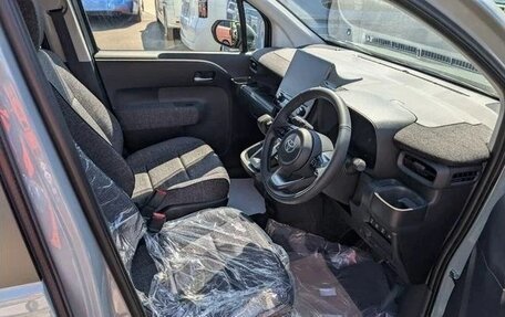 Toyota Sienta, 2023 год, 1 399 000 рублей, 8 фотография
