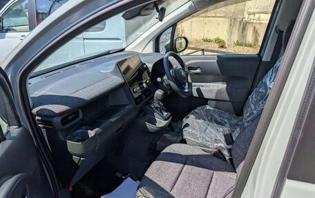 Toyota Sienta, 2023 год, 1 399 000 рублей, 14 фотография