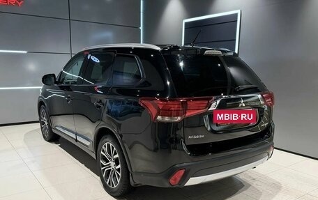 Mitsubishi Outlander III рестайлинг 3, 2015 год, 1 720 000 рублей, 4 фотография