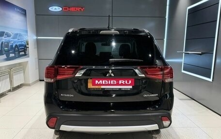 Mitsubishi Outlander III рестайлинг 3, 2015 год, 1 720 000 рублей, 5 фотография
