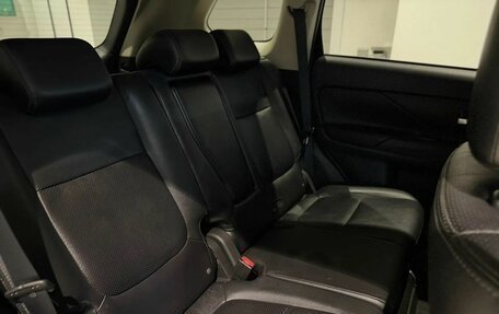 Mitsubishi Outlander III рестайлинг 3, 2015 год, 1 720 000 рублей, 20 фотография