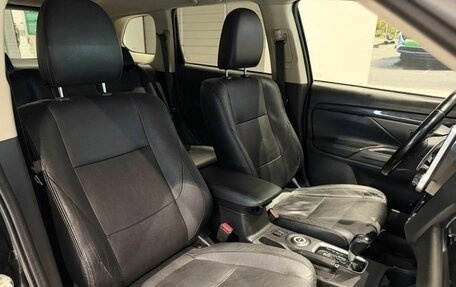 Mitsubishi Outlander III рестайлинг 3, 2015 год, 1 720 000 рублей, 19 фотография
