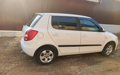 Skoda Fabia II, 2011 год, 400 000 рублей, 3 фотография