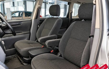 Toyota Ipsum II, 2002 год, 899 000 рублей, 10 фотография