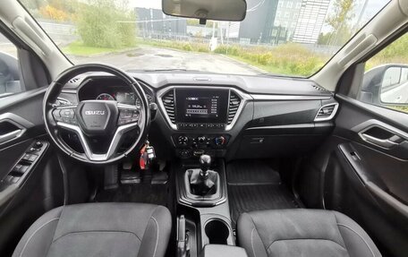 Isuzu D-Max, 2021 год, 2 800 000 рублей, 15 фотография