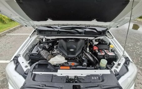 Isuzu D-Max, 2021 год, 2 800 000 рублей, 17 фотография