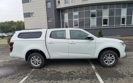 Isuzu D-Max, 2021 год, 2 800 000 рублей, 26 фотография