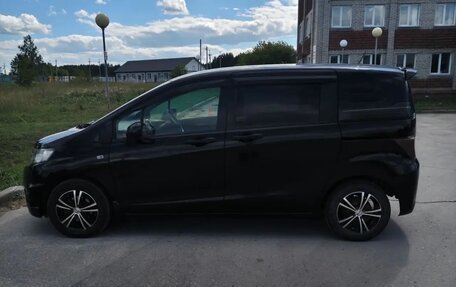 Honda Freed I, 2011 год, 800 000 рублей, 4 фотография