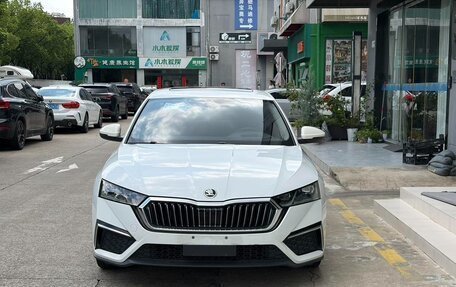 Skoda Superb III рестайлинг, 2023 год, 1 900 000 рублей, 2 фотография