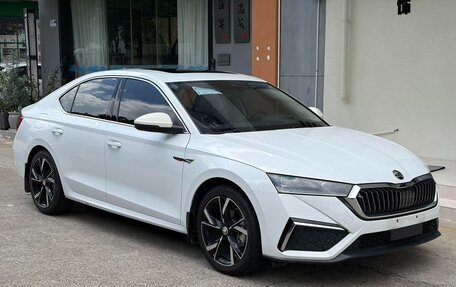 Skoda Superb III рестайлинг, 2023 год, 1 900 000 рублей, 3 фотография