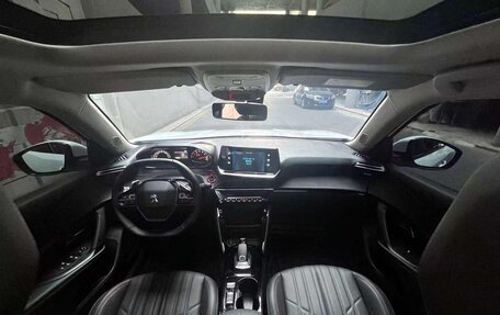 Peugeot 2008 II, 2023 год, 1 200 000 рублей, 10 фотография