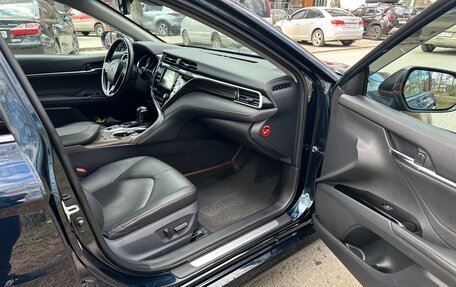 Toyota Camry, 2018 год, 2 450 000 рублей, 10 фотография